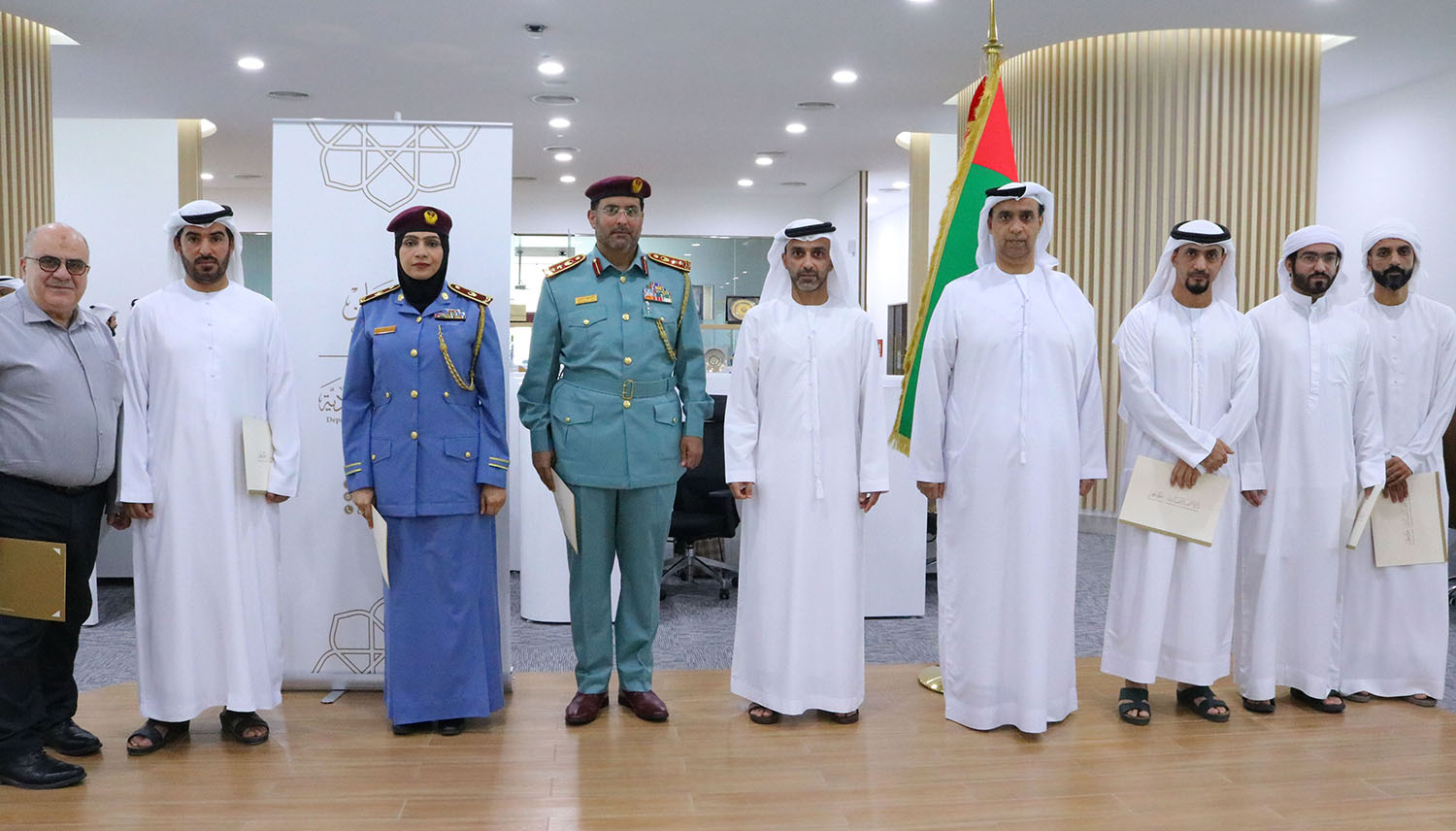 الحملة التفتيشية على المنشآت البترولية المرخصة في امارة عجمان رئيس دائرة التنمية الاقتصادية في عجمان يكرم المشاركين في الحملة التفتيشية على المنشآت البترولية